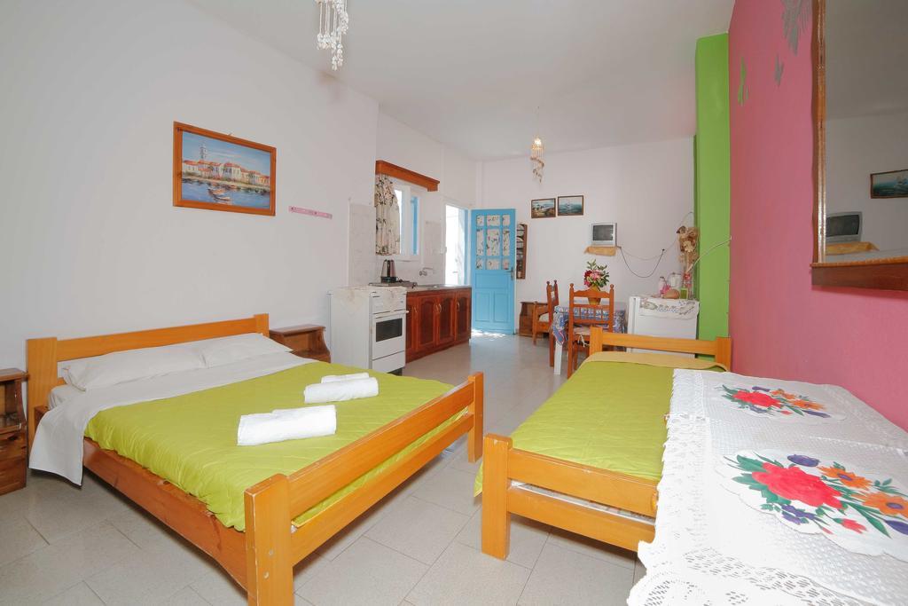 Mira Mare Studios Leipsoí Pokoj fotografie