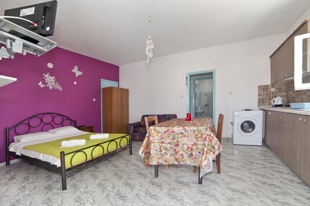 Mira Mare Studios Leipsoí Pokoj fotografie